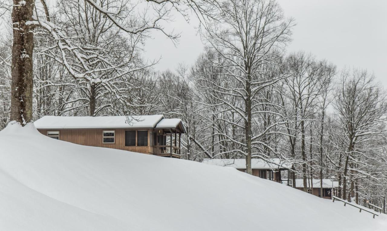 Burr Oak Lodge And Conference Center Glouster Ngoại thất bức ảnh