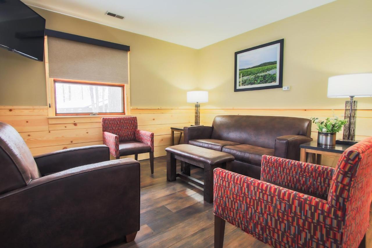 Burr Oak Lodge And Conference Center Glouster Ngoại thất bức ảnh